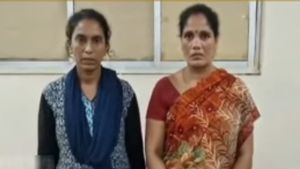  கிரிப்டோ கரன்சி முதலீடு: 300 பேரிடம் ரூ.4 கோடி மோசடி! விபூதி அடித்துவிட்டு எஸ்கேப்பான 2 பெண்கள் கைது