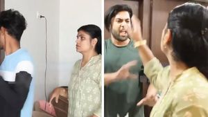  கணவருடன் கள்ளக்காதலி.. கையும் களவுமாக பிடித்து அசிங்கப்படுத்திய முன்னாள் மிஸ் விசாகப்பட்டினம் அழகி