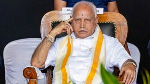 சிறுமி பலாத்காரம்: டெல்லியில் பதுங்கிய எடியூரப்பா.. கைது செய்ய விரட்டி வந்த கர்நாடகா சிஐடி டீம்! 