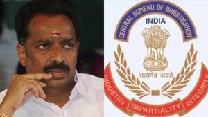சிக்கலில் மாஜி அமைச்சர் எம்ஆர் விஜயபாஸ்கர்? முன்ஜாமீன் கோரிய நிலமோசடி வழக்கு சிபிசிஐடிக்கு மாற்றம்.. 