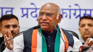 எதிர்க்கட்சி வரிசையில் அமரும் இந்தியா கூட்டணி? ஆலோசனைக்கு பின் கார்கே பரபரப்பு பேச்சு 