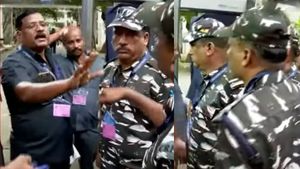 வாக்கு எண்ணிக்கை தொடங்கும் முன்பே பரபர! புதுச்சேரியில் பாதுகாப்பு படைக்கும் போலீசுக்கும் வாக்குவாதம் 