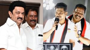 அன்பில் காட்டிய பாதை.. உதயநிதி கொடுத்த வாய்ப்பு.. யார் இந்த ஈரோடு தொகுதி எம்பி பிரகாஷ்? 