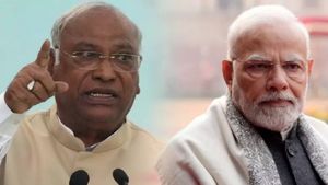 மோடியிடம் இருந்து வந்த ‛கால்’.. பதவியேற்பு விழாவில் காங்கிரஸ் தலைவர்! மல்லிகார்ஜுன கார்கே பங்கேற்பு 