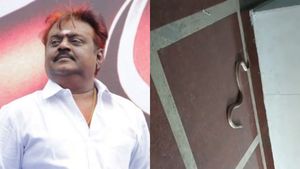 தேமுதிக கட்சி அலுவலகத்திற்கு வந்த 