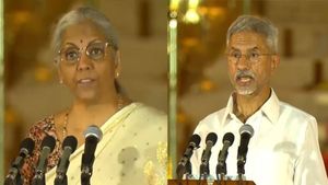 எதுக்கு வம்பு.. இந்தியில் வேண்டாம்.. ஆங்கிலத்தில் பதவியேற்ற நிர்மலா சீதாராமன், ஜெய்சங்கர்!