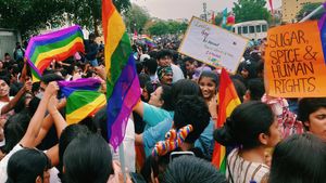  “வானவில்” என கலாய்க்காதீங்க..  எங்க உணர்வுகளையும் மதிங்க.. Pride பேரணியில் பங்கேற்றவர்கள் ஆதங்கம்!