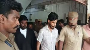  செல்போனுடன் நாளை நேரில் வாங்க.. டிடிஎஃப் வாசனுக்கு மதுரை போலீசார் சம்மன்!