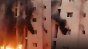குவைத் கேரளா தொழிலதிபர் கட்டிடத்தில் தீ விபத்து: 40 இந்தியர்கள்  உட்பட 53 பேர் பலி; 2 பேர் தமிழர்கள்!