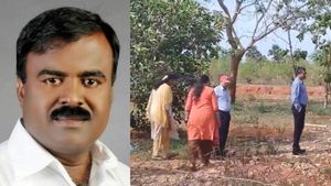  ஜெயக்குமார் உடல் கிடந்த பகுதியில் சல்லடை போட்ட “டவர் டம்ப்”.. மொத்தமாக இறங்கிய டீம்.. பரபர நெல்லை!