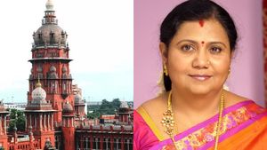 நடிகை குட்டி பத்மினிக்கு எதிரான நில மோசடி வழக்கு! ரத்து செய்த ஹைகோர்ட் 