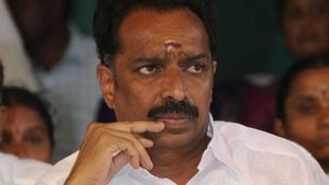 ரூ.100 கோடி நில அபகரிப்பு: தப்பி ஓடிய அதிமுக மாஜி அமைச்சர் எம்ஆர் விஜயபாஸ்கர்- கைது செய்ய போலீஸ் வலை! 