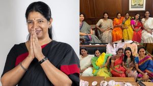 யுத்தத்துக்கு ரெடி.. திரும்ப வந்துட்டோம்னு சொல்லுங்க.. சமூக வலைதளங்களை அதிரவிட்ட 'கனிமொழி அணி'! 