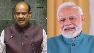 பதவியேற்ற முதல் நாளிலேயே அவசர நிலை பிரகடனத்துக்கு எதிரான தீர்மானம்- ஓம் பிர்லாவுக்கு மோடி பாராட்டு! 