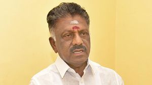 ராமநாதபுரத்தில் ஓ பன்னீர் செல்வத்துக்கு ஷாக்.. நூலிழையில் மாறும் வெற்றி.. தந்தி டிவி எக்ஸிட் போல் 