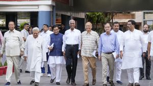 3 விஷயம் முக்கியம்.. தேர்தல் ஆணையத்திற்கு படையெடுத்த இந்தியா கூட்டணி கட்சிகள்.. வைத்த கோரிக்கை என்ன?