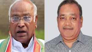 ‛‛முதுகில் குத்திய பாஜக’’.. 5 ஆண்டு காத்திருந்து பழித்தீர்த்த கார்கே.. கலபுரகியில் ‛மருமகன்’ வெற்றி 