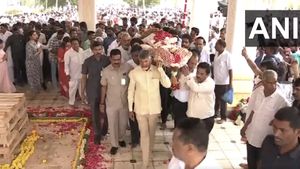  மிஸ் யூ சார்.. ராமோஜி ராவ் உடலை சுமந்து சென்ற சந்திரபாபு நாயுடு.. கண்ணீருடன் சிரஞ்சீவி..சோகமாக பவன்