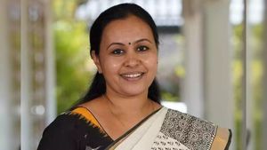 கேரளா அமைச்சர் வீணா ஜார்ஜ் குவைத் செல்ல கடைசி நேரம் வரை அனுமதி தராத மத்திய பாஜக அரசு.. புதிய பஞ்சாயத்து! 