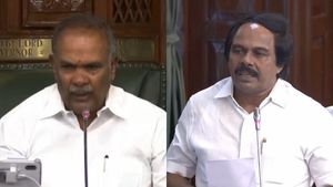 மனோ தங்கராஜ் சொன்ன வார்த்தை.. கோபமாக கண்டித்த சபாநாயகர் அப்பாவு.. சட்டென மாறிய அமைச்சரின் முகம்!