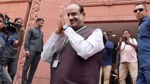 அடடே!லோக்சபா சபாநாயகர் தேர்தல்:பாஜக கூட்டணியின் ஓம் பிர்லாவுக்கு ஜெகன் கட்சியின் 4 எம்பிக்கள் ஆதரவு? 