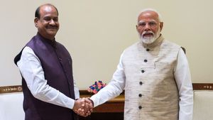 மோடிக்கு வந்த பயம்? என்டிஆர் மகள் வேண்டாம்.. மீண்டும் ஓம்பிர்லா சபாநாயகரானது எப்படி? பரபர பின்னணி 