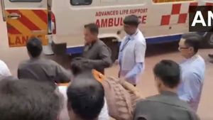 நீட் விவாதம்: அனுமதி மறுப்பு- ராஜ்யசபாவில் எதிர்க்கட்சிகள் வெளிநடப்பு- பெண் எம்பி மயங்கி விழுந்தார்!