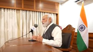 மன் கி பாத் வானொலி நிகழ்ச்சியில் திடீரென சம்ஸ்கிருதத்தில் பேசிய மோடி.. ஆஹோ ஓஹோ புகழாரம்! 