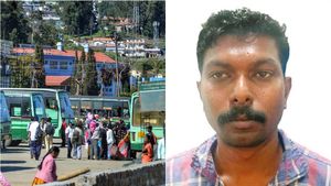 தேனி டூ நீலகிரி.. போலீஸ் பண்ற வேலையா சார் இது.. பையை திறந்ததும்.. ஊட்டி பஸ் ஸ்டாண்டே ஆடிப்போச்சு 