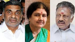 எடப்பாடி பழனிசாமி தலைமையில் அதிமுகவில் வேலை செய்ய சசிகலாவும் ஓபிஎஸ்ஸும் ரெடியா? கே.சி.வீரமணி கேள்வி 