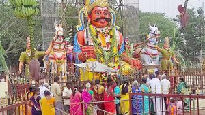 தர்மபுரி அருகே பிரபல கோயிலின் உண்டியலை திறந்தால்.. 90 கோடி ரூபாய்... ஆடிப்போன அதிகாரிகள் 