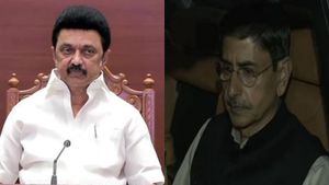 திமுகவுக்கு புது சிக்கல்? ஆளுநர் ஆர்என் ரவி திடீர் டெல்லி பயணம்.. மத்திய உள்துறைக்கு போகும் புகார்? 