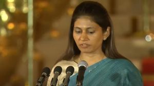  மத்திய அமைச்சர் ஆனார் ரக்‌ஷா கட்சே.. இளமையிலேயே சாதனையோடு சோதனையையும் சந்தித்தவர்.. யார் இவர்?