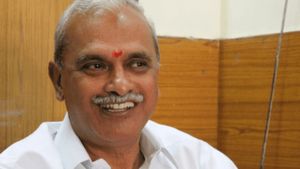 ராகுலின் நம்பிக்கைக்குரியவர்.. அப்ப முதல்வர் இப்போ எம்பி.. யார் இந்த புதுச்சேரி வைத்திலிங்கம் 