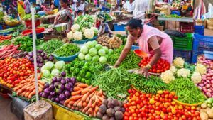  பொதுமக்களுக்கு ஷாக்.. மீண்டும் உயரும் காய்கறி விலை.. ரூ.100ஐ நெருங்கும் தக்காளி! என்ன தான் பிரச்சினை