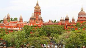 தொடக்க பள்ளி தலைமை ஆசிரியர்களுக்கு ஊதிய உயர்வு மறுத்த விவகாரம்: சென்னை ஹைகோர்ட் அதிரடி உத்தரவு 