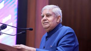 இந்திராவின் அவசர நிலை பிரகடனம் உலகின் மிகப்பெரிய ஜனநாயகத்தை இருளில் மூழ்கடித்தது: துணை ஜனாதிபதி 