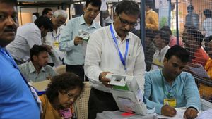  Lok sabha election results: நாடு முழுவதும் தொடங்கியது தபால் ஓட்டுகள் எண்ணும் பணி!