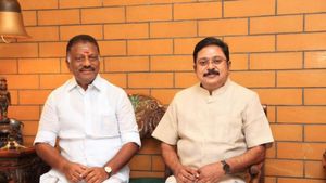 அதிமுகவால் பரம எதிரியாக பார்க்கப்பட்ட டிடிவி தினகரன், ஓபிஎஸ்! தென் தமிழகத்தில் அபாரம்! 