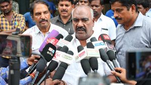  எல்லை தாண்டக் கூடாது.. தூக்கியடிக்கப்பட்ட செஞ்சி மஸ்தான்! ஏரியா பிரச்சினை.. தலைமைக்கு போன புகார்..!