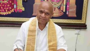 முறைகேடு: திருப்பதி தேவஸ்தான அதிகாரி 'ஜெகன் ஆதரவு' தர்மா ரெட்டி வெளிநாடு தப்ப முயற்சியா? ஜனசேனா பகீர் 