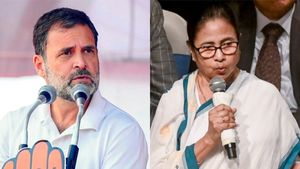லோக்சபா சபாநாயகர் தேர்தல்: கோபப்பட்ட மமதா.. போன் போட்டு பேசிய 'எதிர்க்கட்சி' தலைவர் ராகுல்! 