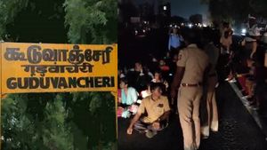  கூடுவாஞ்சேரி ஜிஎஸ்டி ரோட்டில் யார் பாருங்க.. கரண்ட் வேற போயிருச்சு.. மிட்நைட்டில் கொந்தளித்த சென்னை