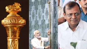 இது என்ன அரசர் மாளிகையா? லோக்சபாவில் இருந்து செங்கோலை அகற்ற சபாநாயகருக்கு சமாஜ்வாதி எம்பி கடிதம் 