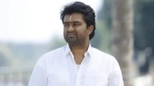 'அட்ஜஸ்' செய்டா..அரசியலில் ஓஹோடா..பிரஜ்வல் சகோதரர் சூரஜ் ரேவண்ணா மீது போலீஸ் ஓரினச் சேர்க்கை வழக்கு! 