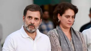 ராகுல் காந்தி இந்துக்களை சொல்லவில்லை.. பாஜக இத்தோட நிறுத்திக்கனும்! அண்ணனுக்கு ஆதரவாக வந்த பிரியங்கா 