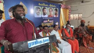 பச்சை துரோகம்.. ஆத்திகம் பேசிட்டே நாத்தியவாதியாக மாறுபவரை விட்டுவைக்க கூடாது