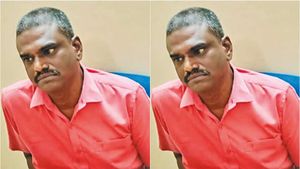 சென்னை அம்பத்தூர் கூட்டுறவு வங்கியில் சுற்றிவளைக்கப்பட்ட கிருஷ்ணமூர்த்தி.. அந்த டம்ளர் தான் மேட்டரே 