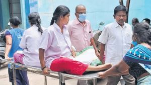  என்ன கொடுமை இது? ஏதாவது ஆச்சுனா யார் பொறுப்பு? ஒரே ஸ்ட்ரெச்சரில் இரு கர்ப்பிணிகள்! மதுரை அவலம்