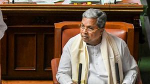 கர்நாடகா தொழில் நிறுவனங்கள் எதிர்ப்பு- கன்னடர்களுக்கே 100% வேலை தர கோரும் மசோதா நிறுத்தி வைப்பு! 
